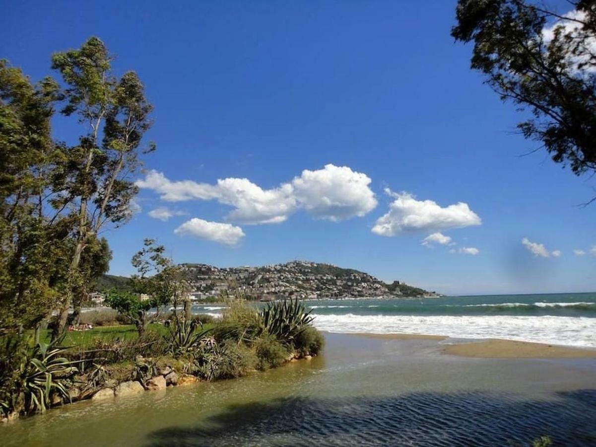 Appartement Piscines - Climatisation - Calme - Wifi - Plages - Vue - Bord De - Parking Roses