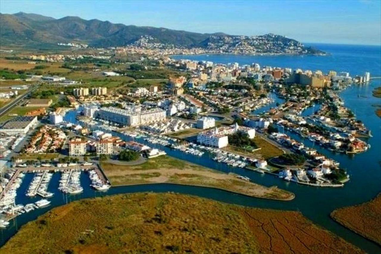 Piscines - Climatisation - Calme - Wifi - Plages - Vue - Bord De - Parking Appartement Roses